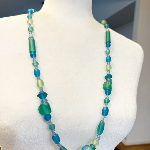 Beautiful Frosted Sea Glass Shell Clasp Necklace Beaded Statement Chunky Signed - Picture 4 of 13